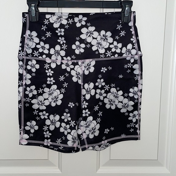 Frankie’s Bikinis Activewear Set - Picture 6 of 9